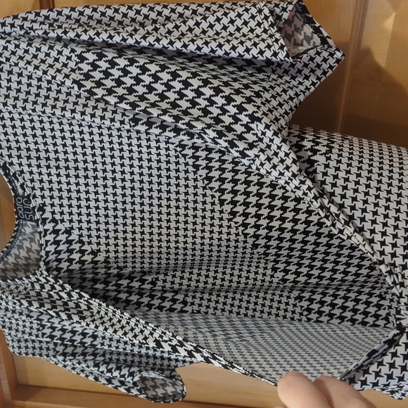 Clara Sun woo black and white patterned wrap top - Picture 3 of 4